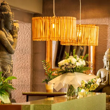 Hotel La Palmera &