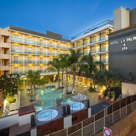 Готель La Palmera & 4*