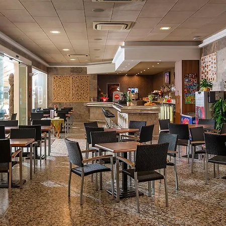 La Palmera & 4*