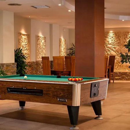 מלון La Palmera & 4*