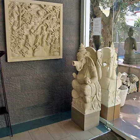 מלון La Palmera & 4*