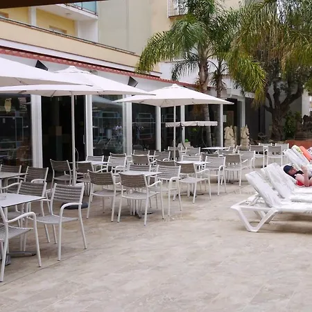 מלון La Palmera &