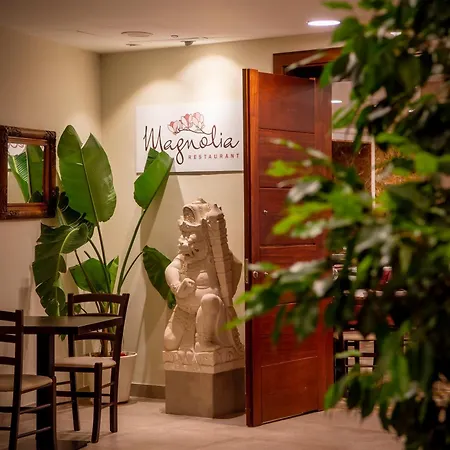 Готель La Palmera &